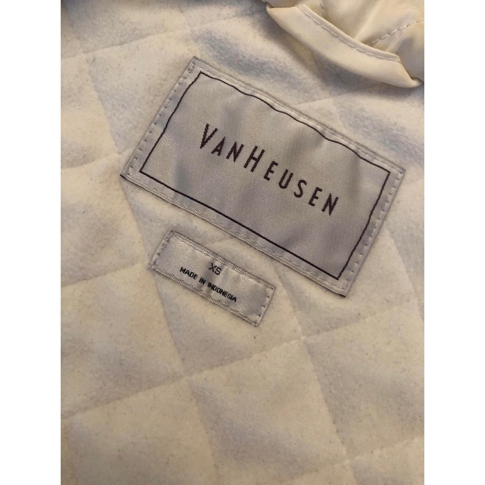 White, Van Huesen quilted zip up vest, XS! - Picture 3 of 4